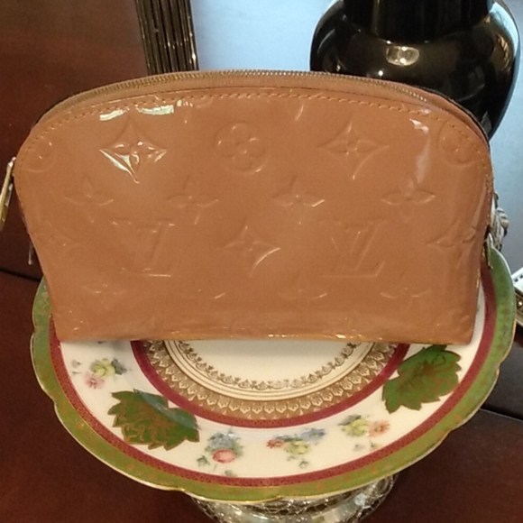 Louis Vuitton Vernis Cosmetic Pouch - Picture 3 of 12